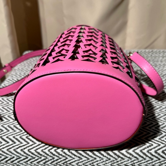 Kate Spade “Spade Flower” Cutout Dorie Bucket Bag - Pink - 2019 - NWOT - Picture 4 of 16